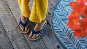 A close up of the Reya Rise in Navy on a model's feet