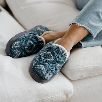 Close up of the Cobian Sonora Moccasin navy on a white couch #color_navy