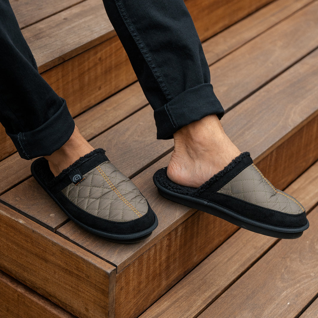 Cobian Men s Happy Camper Mule Olive 9