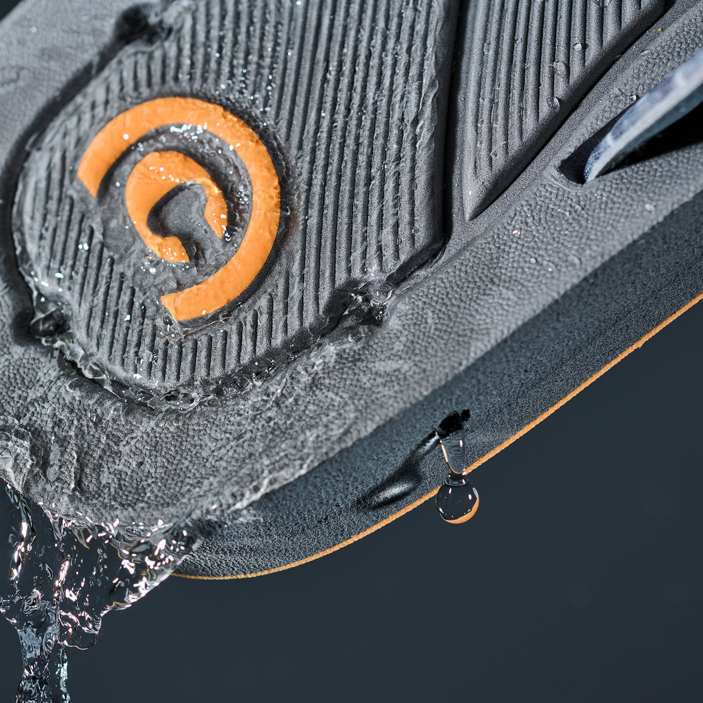 Cobian Odyssey™ Light Grey water drainage system detail #color_light-grey