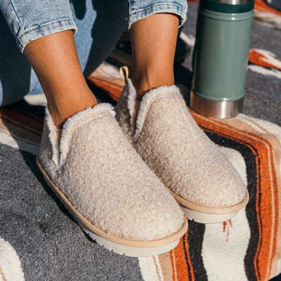 Close-up of a model wearing the Cobian Cabrillo Bootie Cream #color_cream